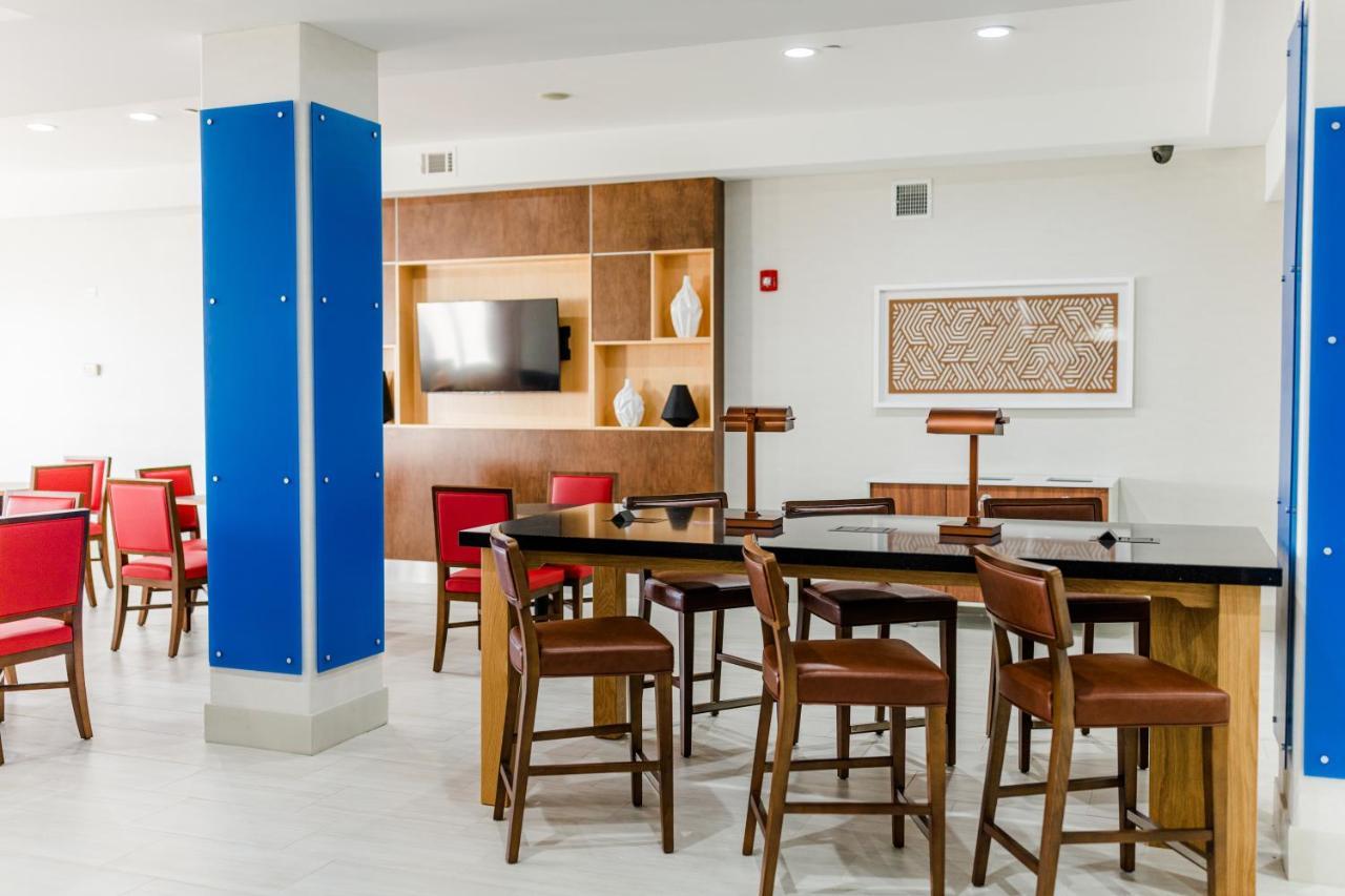 Holiday Inn Express Hotel & Suites Greenville By Ihg Exterior photo