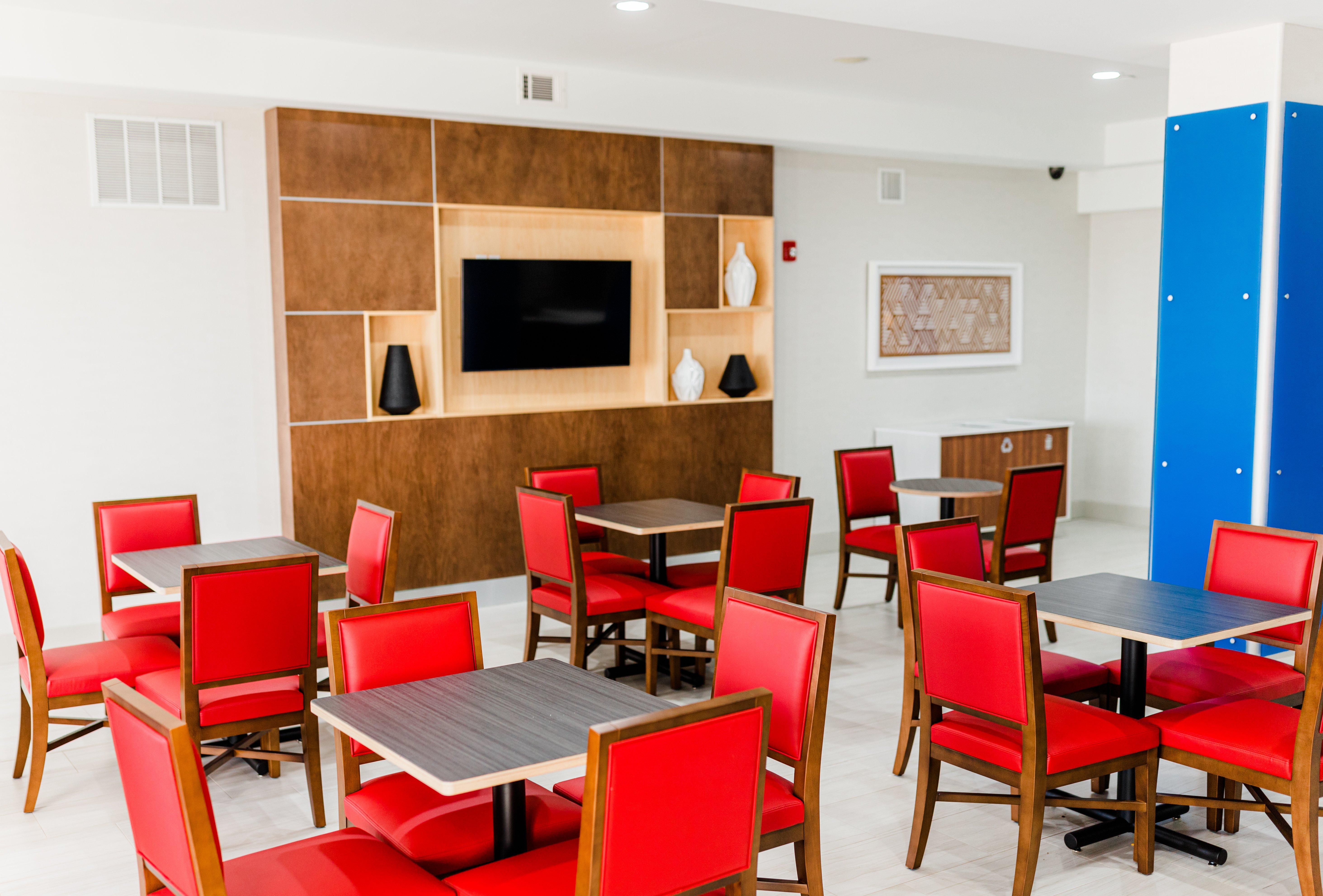 Holiday Inn Express Hotel & Suites Greenville By Ihg Exterior photo