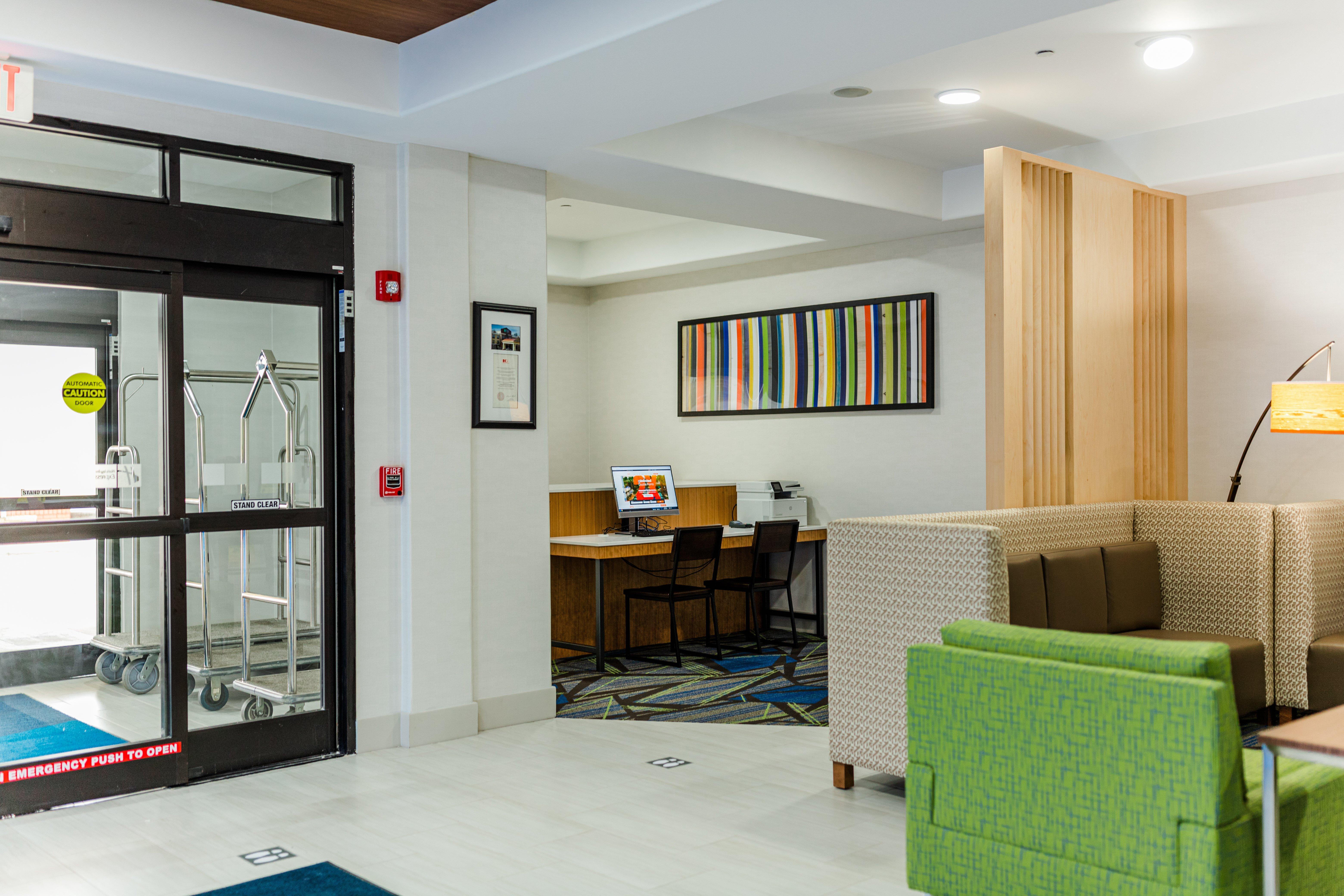 Holiday Inn Express Hotel & Suites Greenville By Ihg Exterior photo
