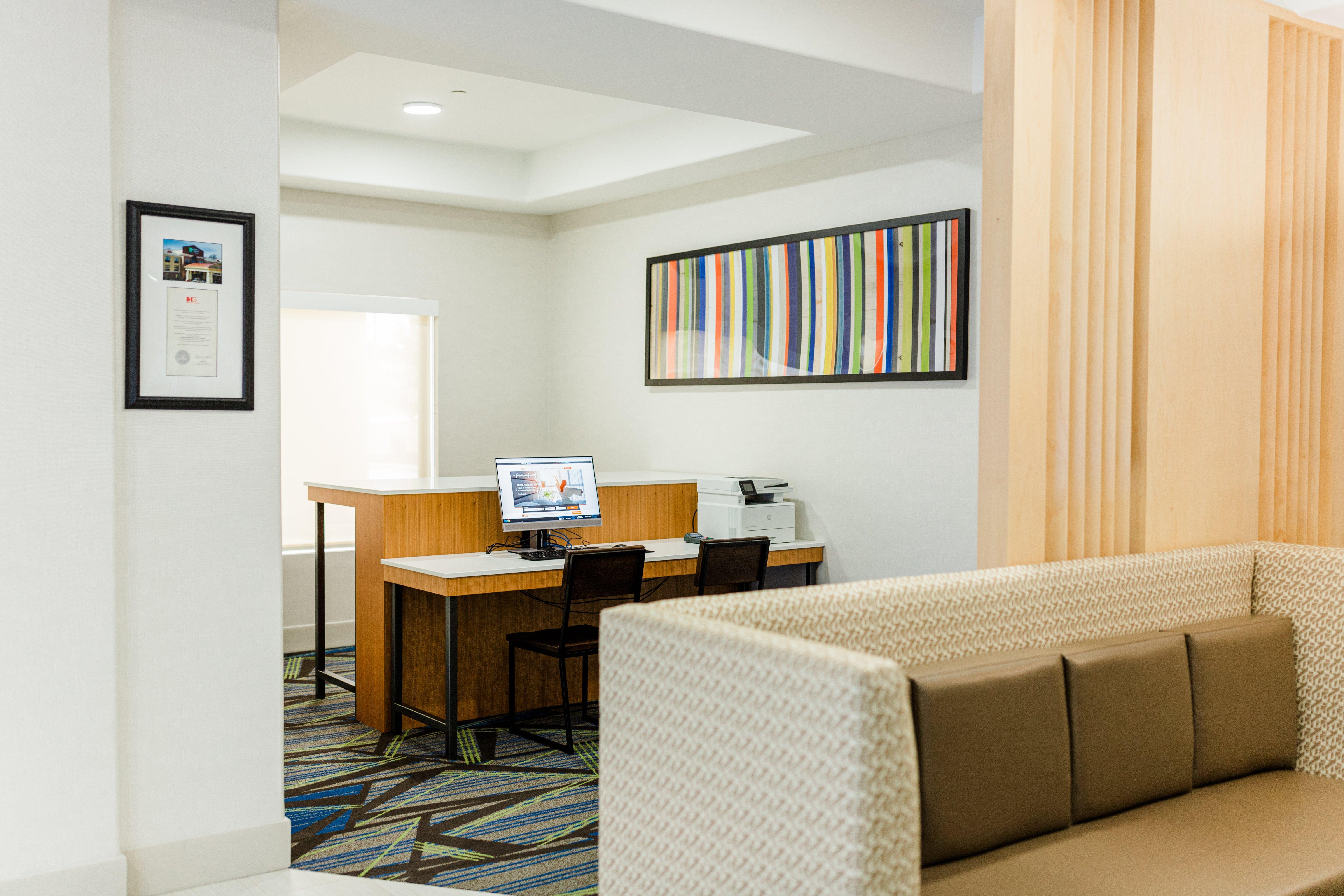Holiday Inn Express Hotel & Suites Greenville By Ihg Exterior photo
